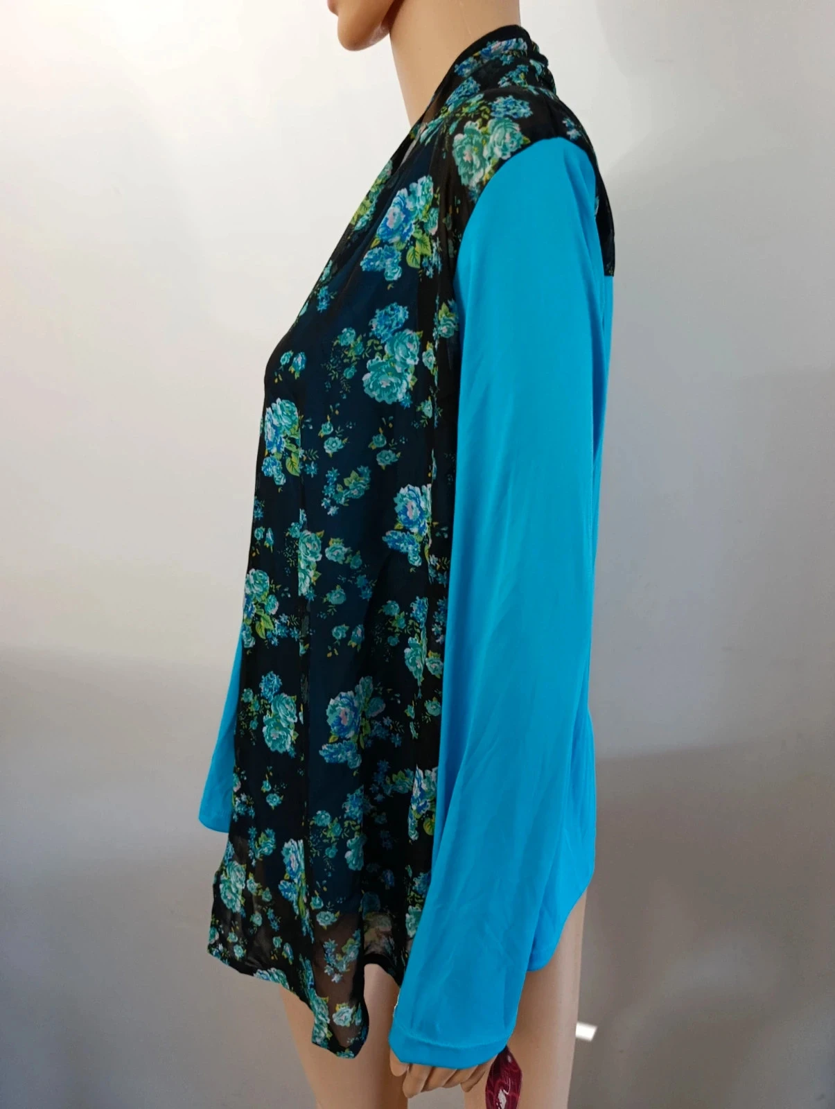 Haut femme Illusion bleu effet 2-en-1 avec voile fleuri – Taille M (8) – photo 7